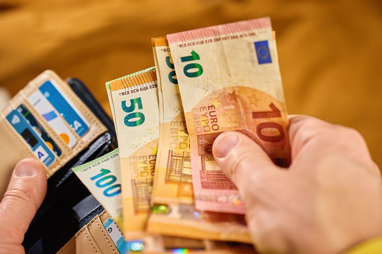 © Lazy_Bear - stock.adobe.com Foto: Geldscheine